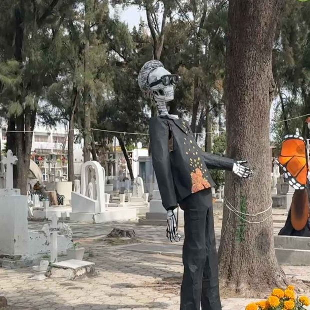 Varios panteones de León han sido decorados para esta festividad.